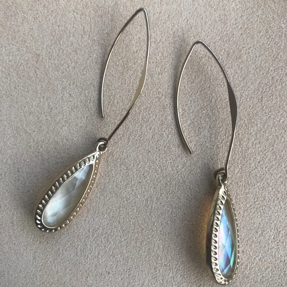 Dangling gold tone drop earrings